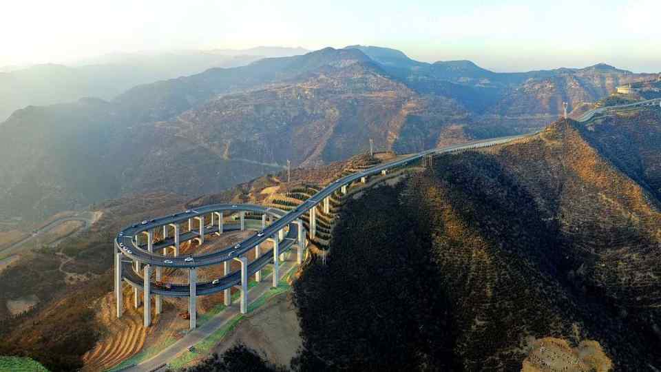 New Chinese highways looks like life-size Hotwheels course