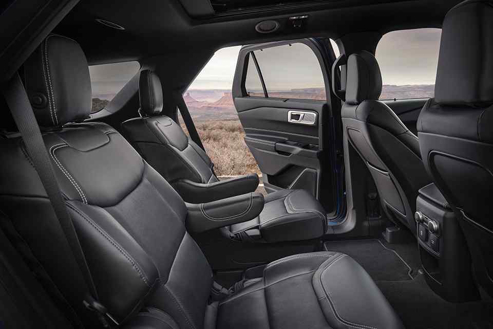 2020 Ford Explorer goes back to RWD, gets new ten-speed auto