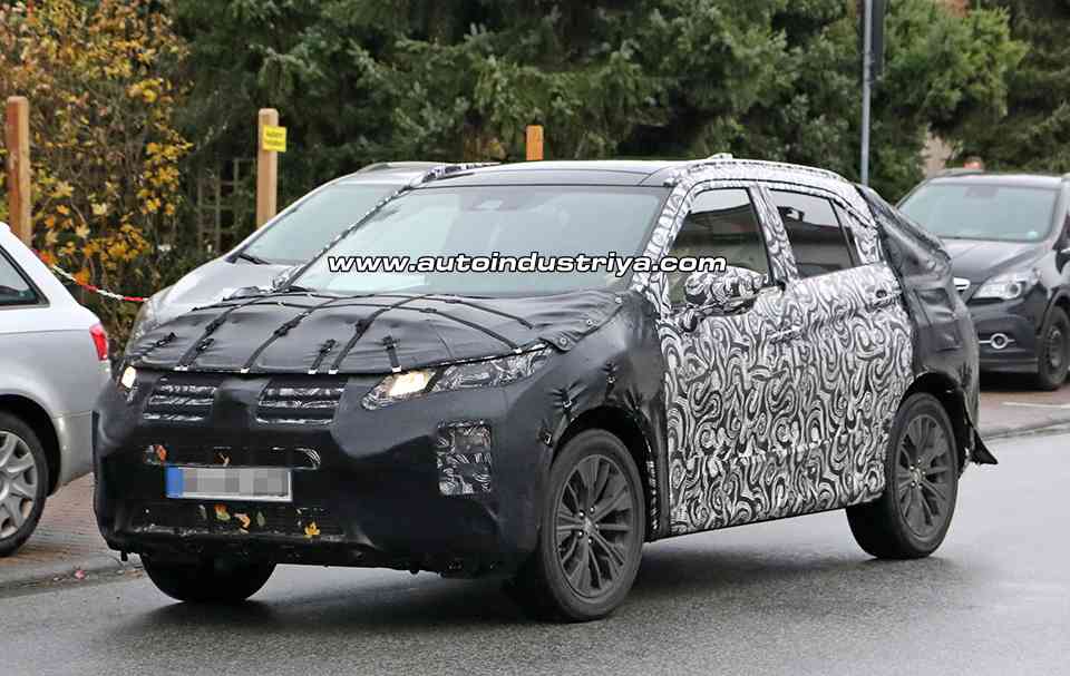 The alleged Mitsubishi Eclipse Cross in heavy camo